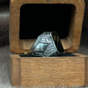 Üzerine Yargı Modelli ve Mine Kaplı 925 Ayar Gümüş Erkek Yüzüğü