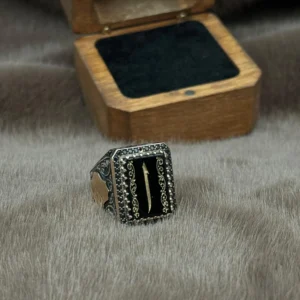 Kare Akik Üzerine İşlenmiş Elif Modeli 925 Ayar Gümüş Erkek Yüzüğü