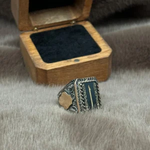 Kare Akik Üzerine İşlenmiş Elif Modeli 925 Ayar Gümüş Erkek Yüzüğü