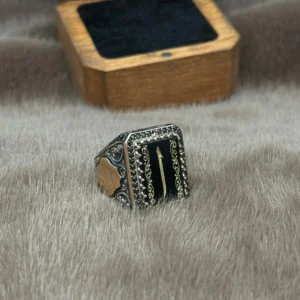 Kare Akik Üzerine İşlenmiş Elif Modeli 925 Ayar Gümüş Erkek Yüzüğü