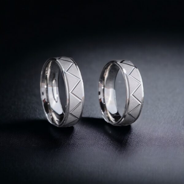 Üçgen Desenli Gümüş Çift Alyans