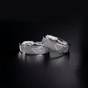 Üçgen Desenli Gümüş Çift Alyans